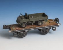 Offener Güterwagen mit Militärauto von Mercedes Benz (Märklin)