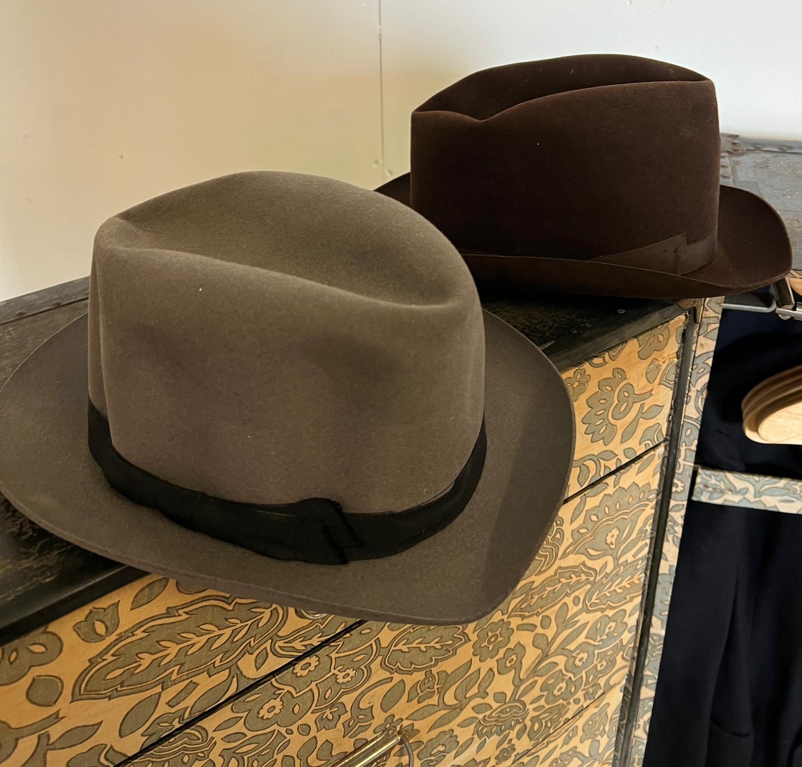 A fantastic example of a fitted steamer trunk, this gentleman's travelling wardrobe has a fitted - Image 12 of 12
