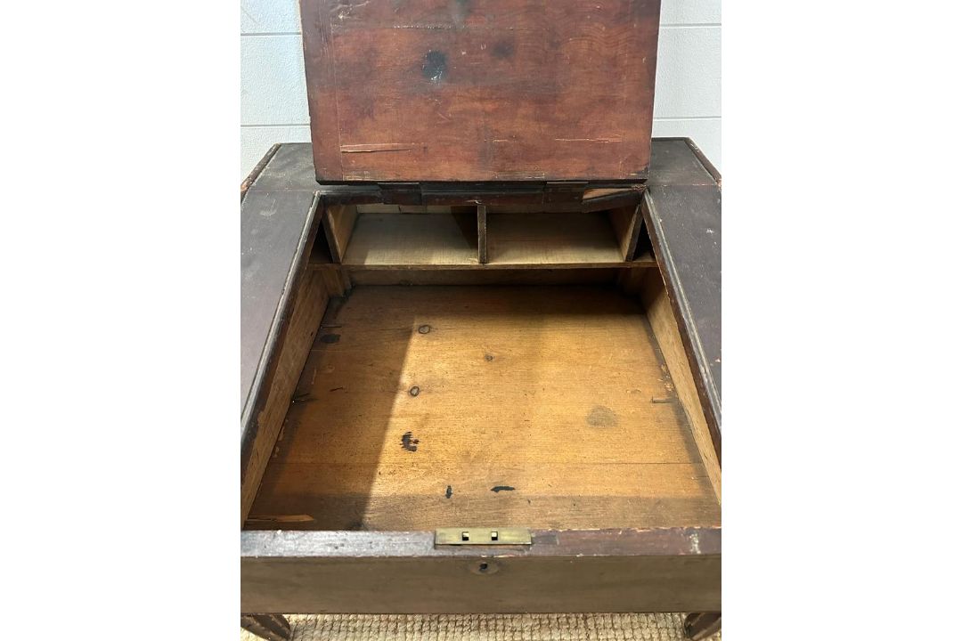 A mahogany desk top with hinged lid revealing storage and pigeon holes (H48cm W63cm D58cm) - Image 3 of 4