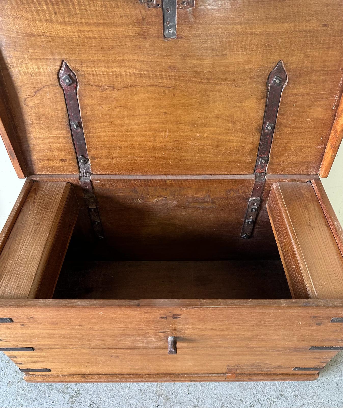 A Middle Eastern style storage trunk with brass handles, metal brackets to corners and diamond inlay - Image 2 of 6