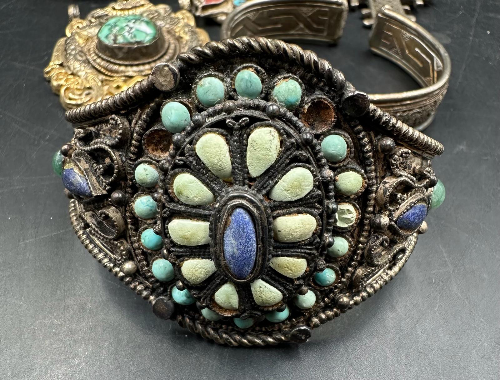 A selection of native American jewellery to include pendants and bangles - Image 3 of 8