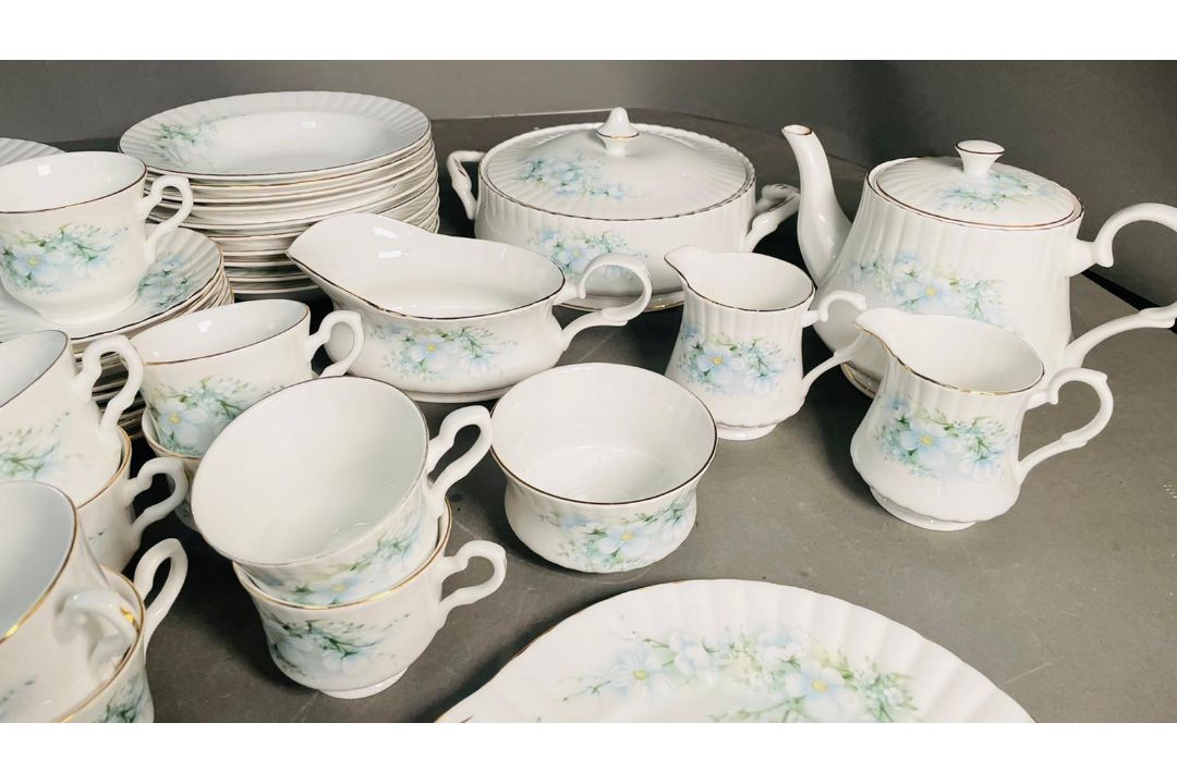 A vintage Royal Stafford English bone china dinner service in Blossom Time Floral pattern, gold line - Image 2 of 7