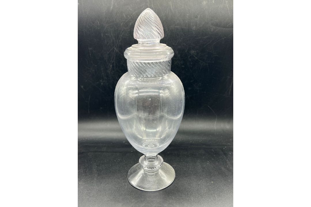 A glass apothecary jar with spiral glass lid (H34cm) - Image 1 of 2