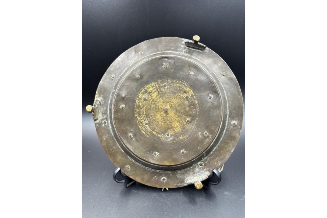 An Indian brass "Deity" plate decorated with various brass animals - Image 6 of 6