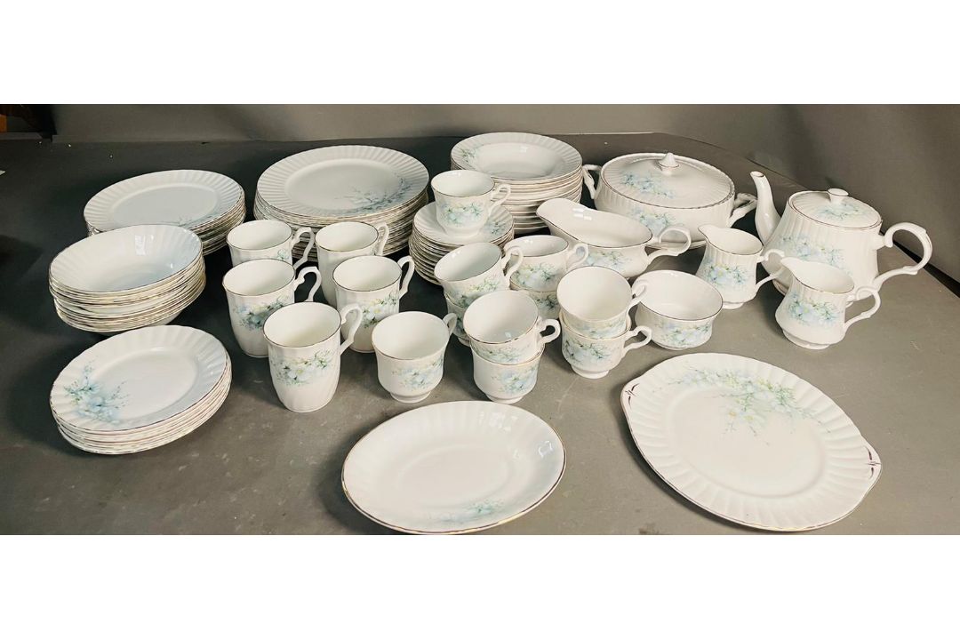 A vintage Royal Stafford English bone china dinner service in Blossom Time Floral pattern, gold line - Image 6 of 7