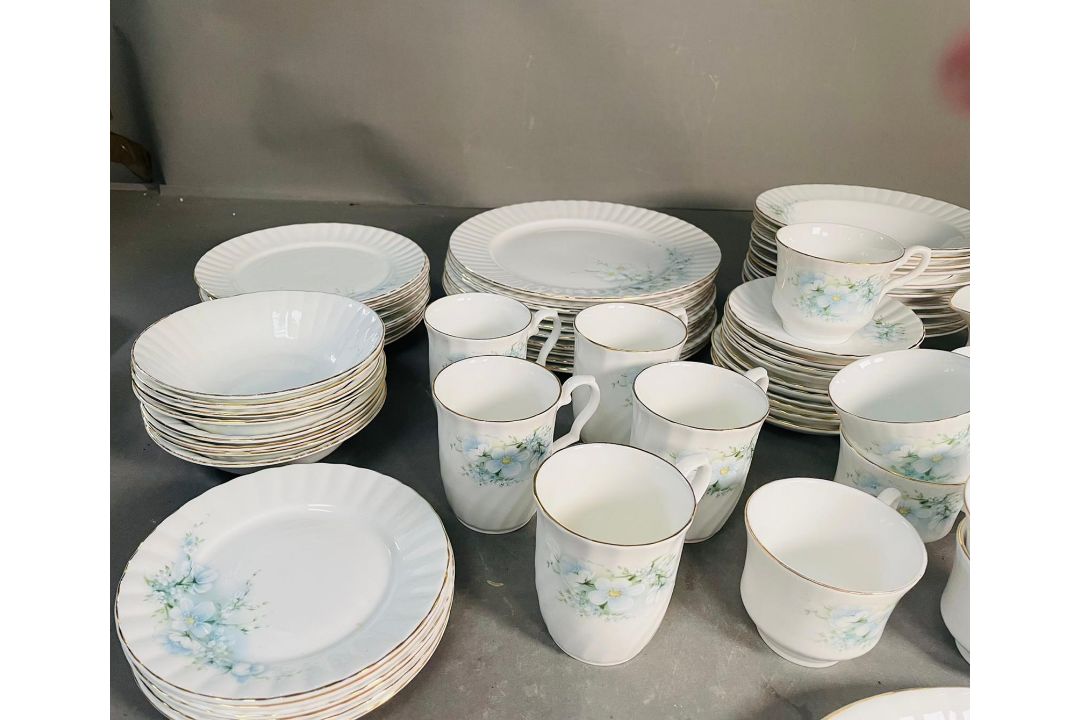 A vintage Royal Stafford English bone china dinner service in Blossom Time Floral pattern, gold line - Image 5 of 7