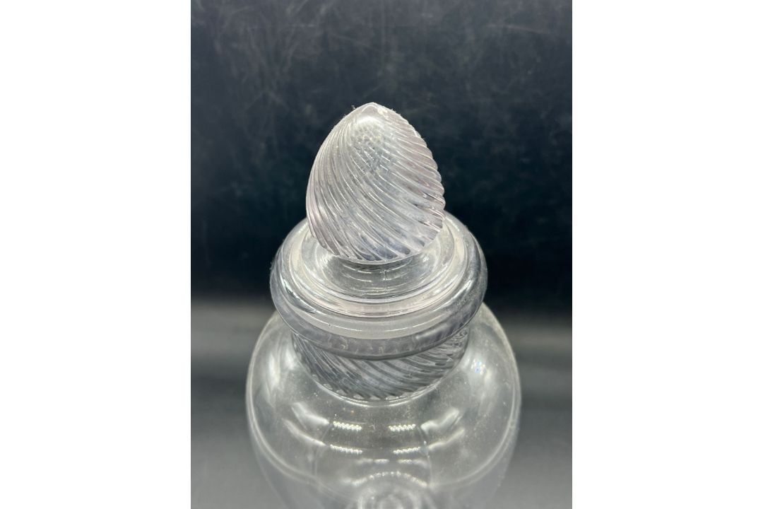 A glass apothecary jar with spiral glass lid (H34cm) - Image 2 of 2