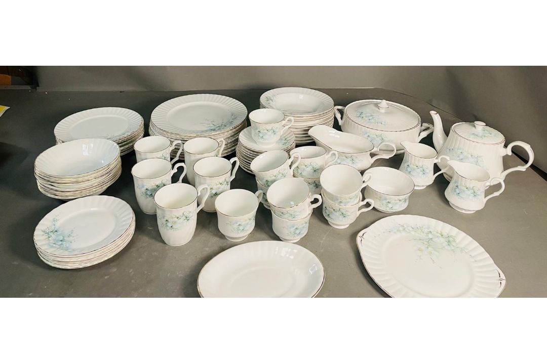 A vintage Royal Stafford English bone china dinner service in Blossom Time Floral pattern, gold line - Image 7 of 7
