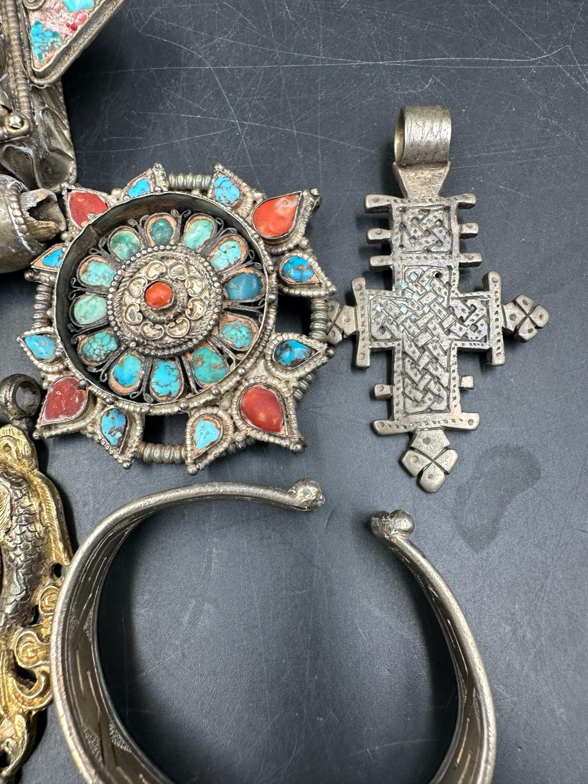 A selection of native American jewellery to include pendants and bangles - Image 6 of 8