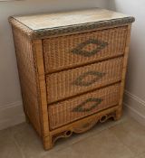 A wicker chest of drawers (H86cm W72cm D43cm)