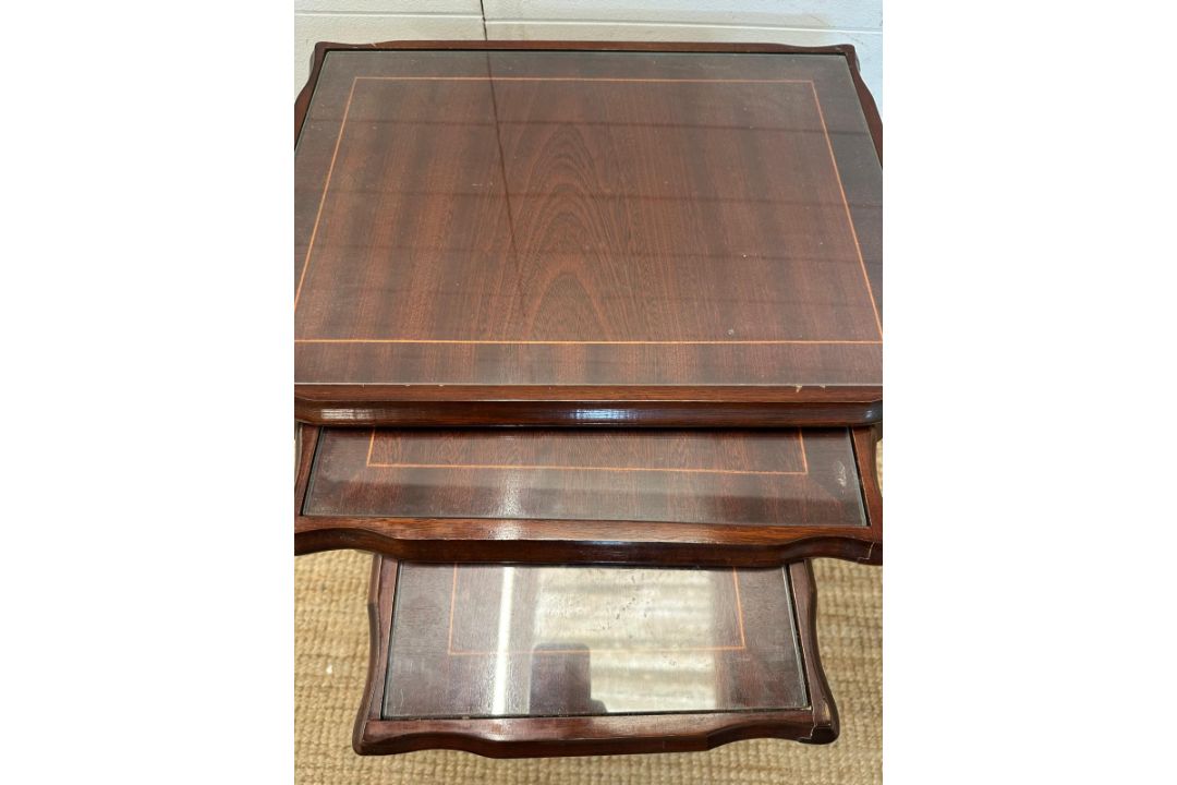 A nest of three glass top side tables with string inlay on fluted legs - Image 2 of 3