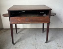 A mahogany desk on tapering legs (H84cm W84cm D62cm)