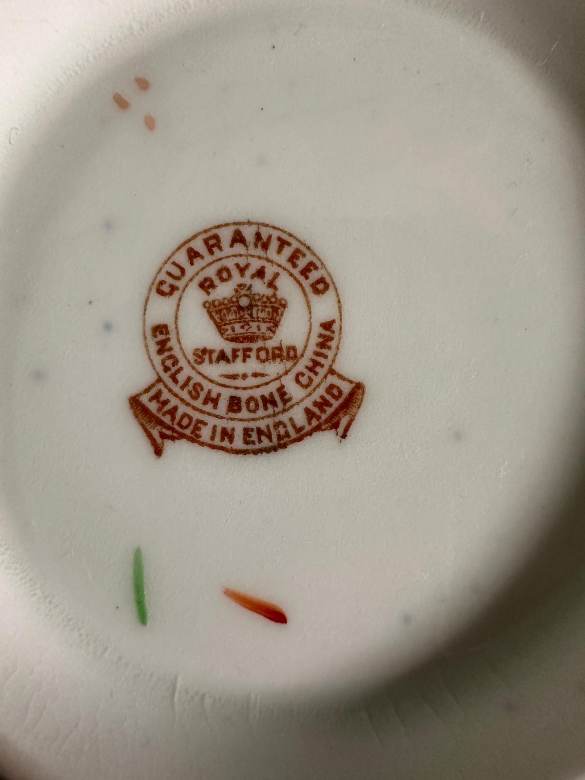 A part Royal Stafford tea service in a floral pattern with gilt detail - Image 4 of 4