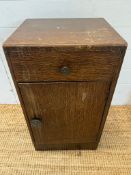 An oak side cabinet (H65cm W37cm D33cm)