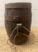 A cooper oak small cask barrel (H27cm Dia16cm)