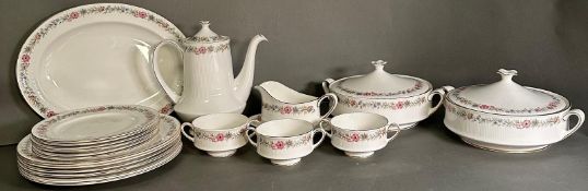 A part Paragon Belinda dinner service to include dinner plates, soup bowls and a platter