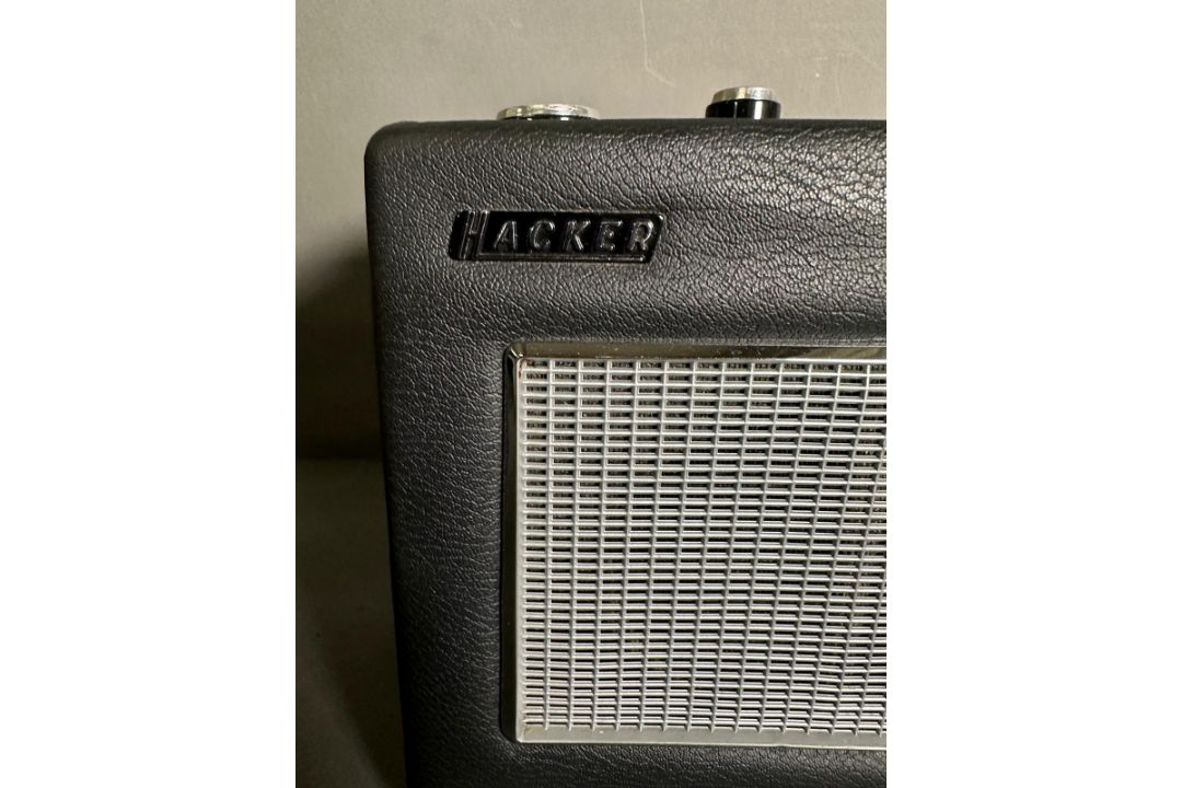 A vintage Sovereign portable radio - Image 3 of 5