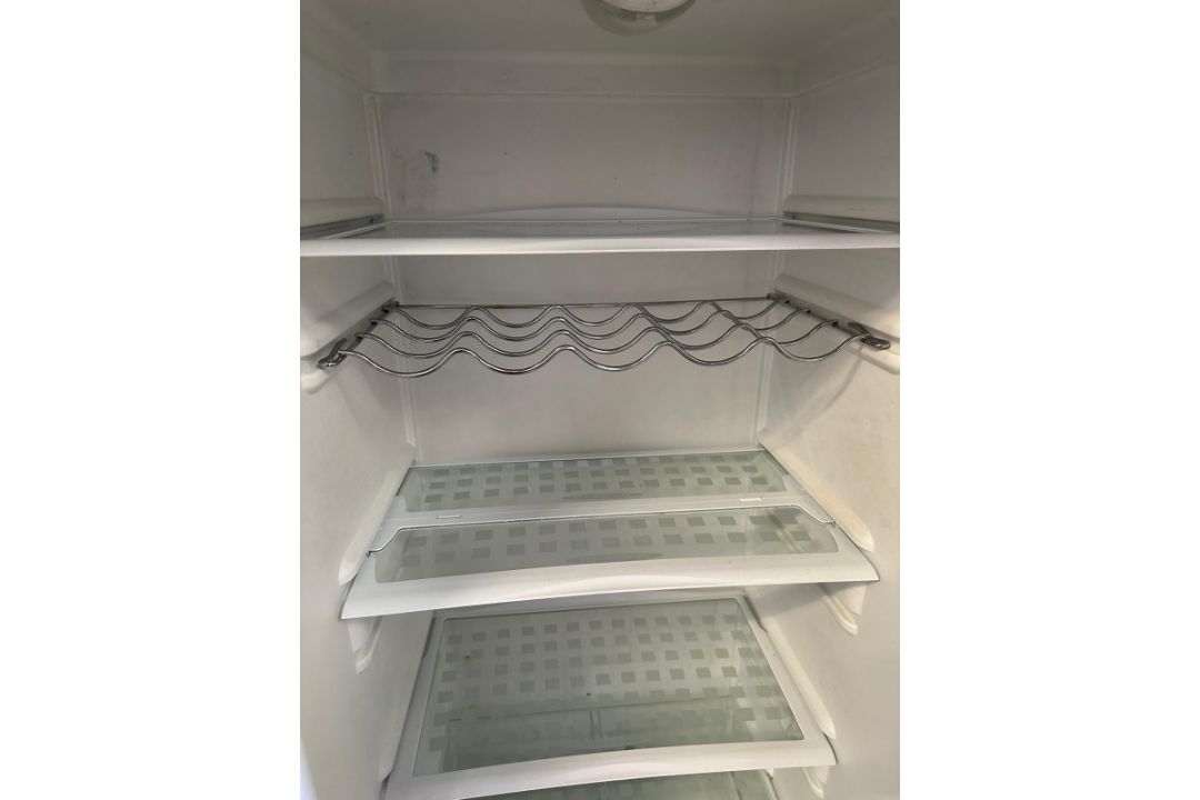 A Hotpoint future fridge - Image 2 of 4