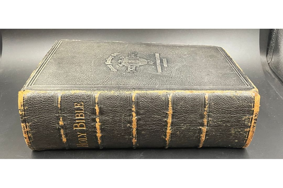 Holy Bible: Edward Martins Gift Parishes of St Olave and St John Sothwark - Image 3 of 6