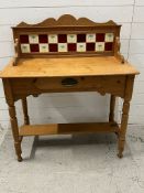 A pine washstand with tiled back (H110cm W92cm D47cm)