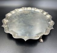 A silver tray by Elkington & Co on three hoof feet with an approximate weight of 555g, hallmarked