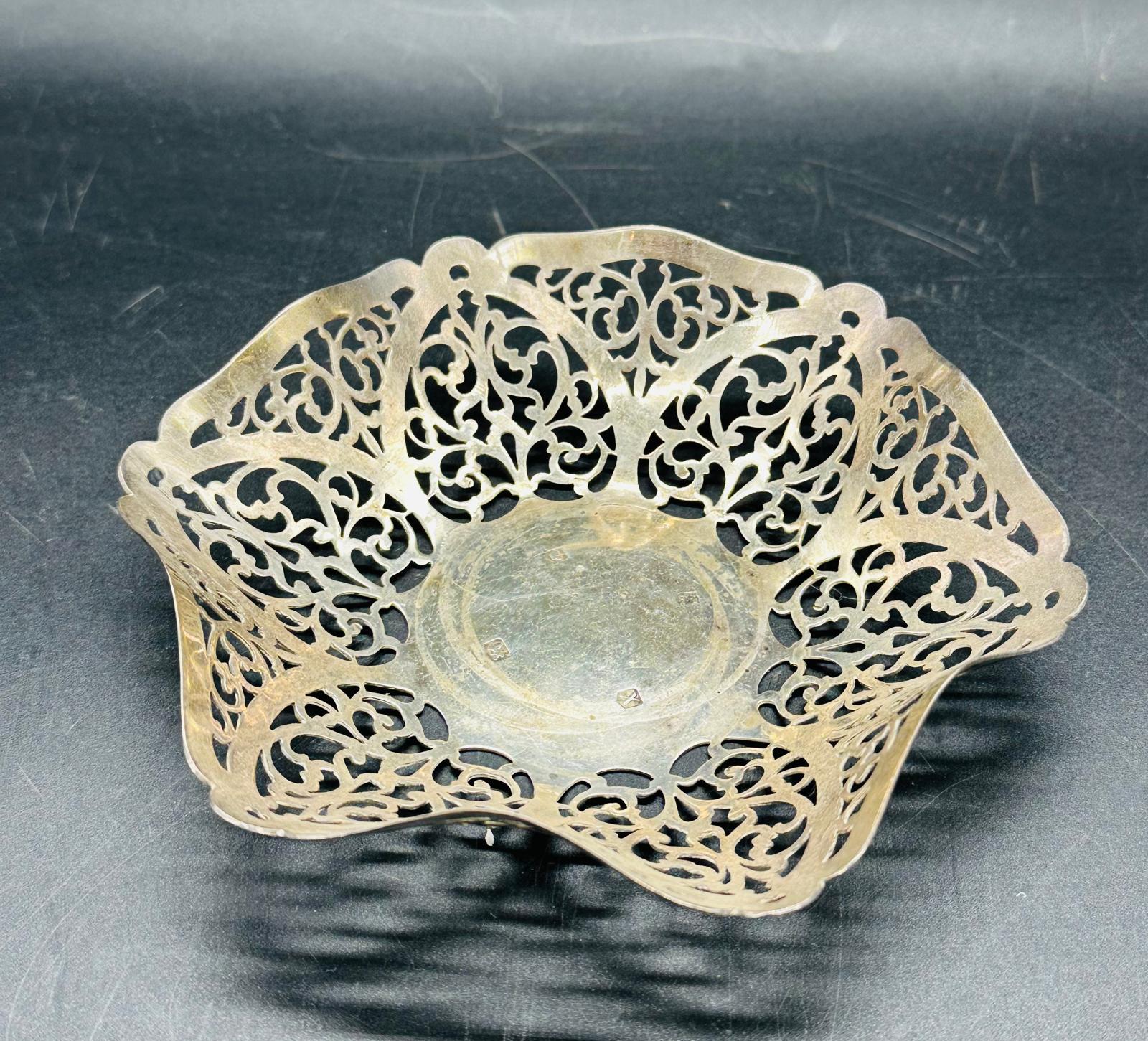 A pierced silver bowl by Travis, Wilson & Co Ltd, hallmarked for Sheffield 1965 with an