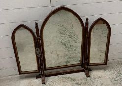 An oak framed tryptic dressing table mirror (H76cm W96cm)