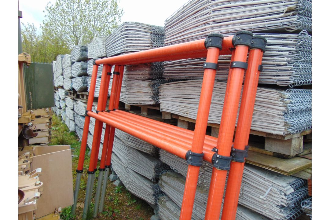 5 x Aluminium 6ft Fence Barriers - Image 2 of 4