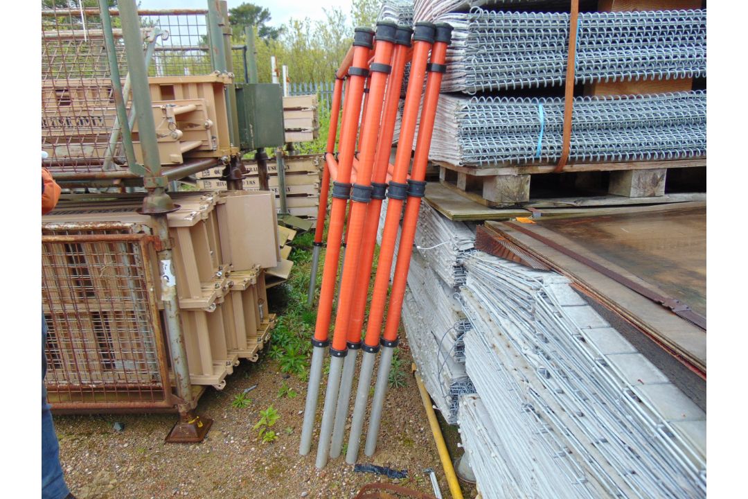 5 x Aluminium 6ft Fence Barriers - Image 4 of 4