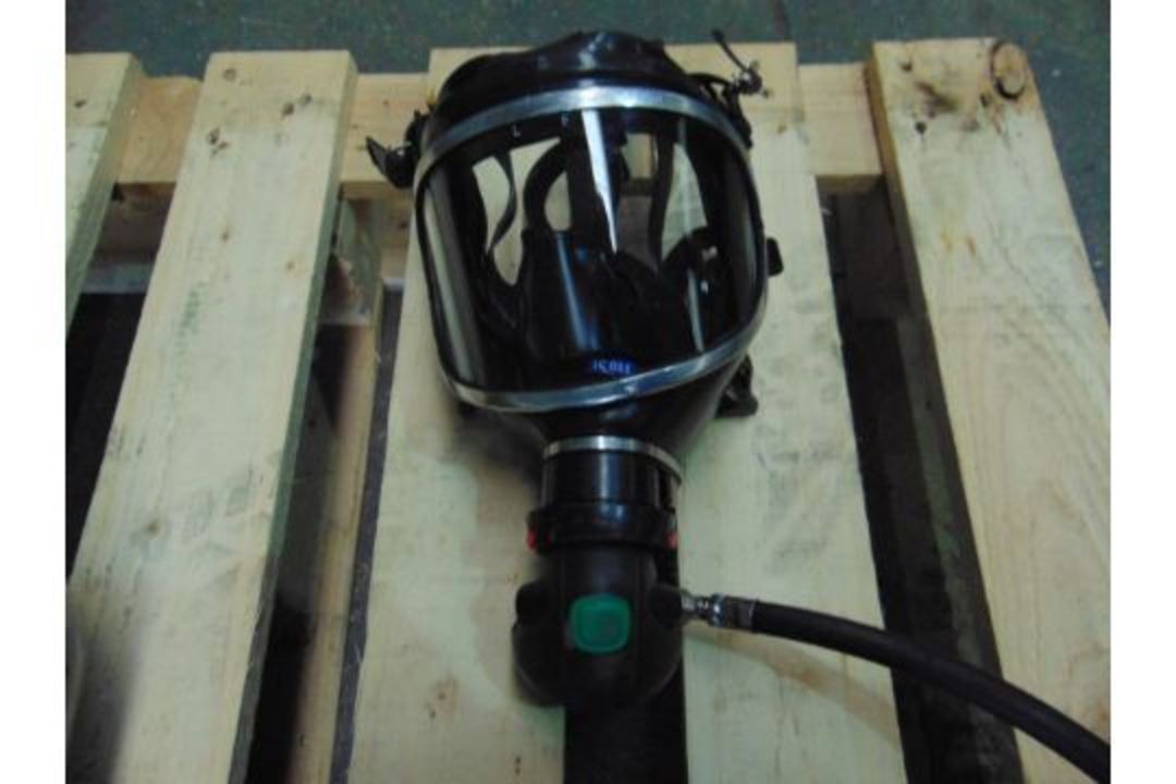 Drager PSS 7000 Self Contained Breathing Apparatus w/ 2 x Drager 300 Bar Air Cylinders - Image 6 of 21