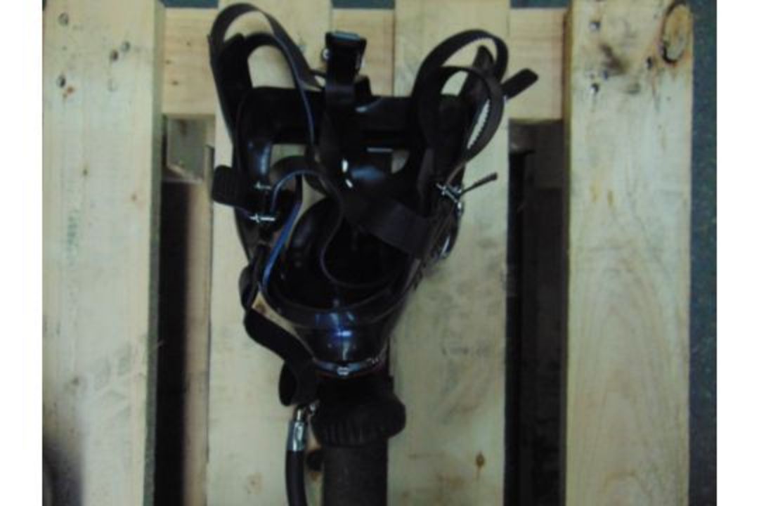 Drager PSS 7000 Self Contained Breathing Apparatus w/ 2 x Drager 300 Bar Air Cylinders - Image 8 of 21