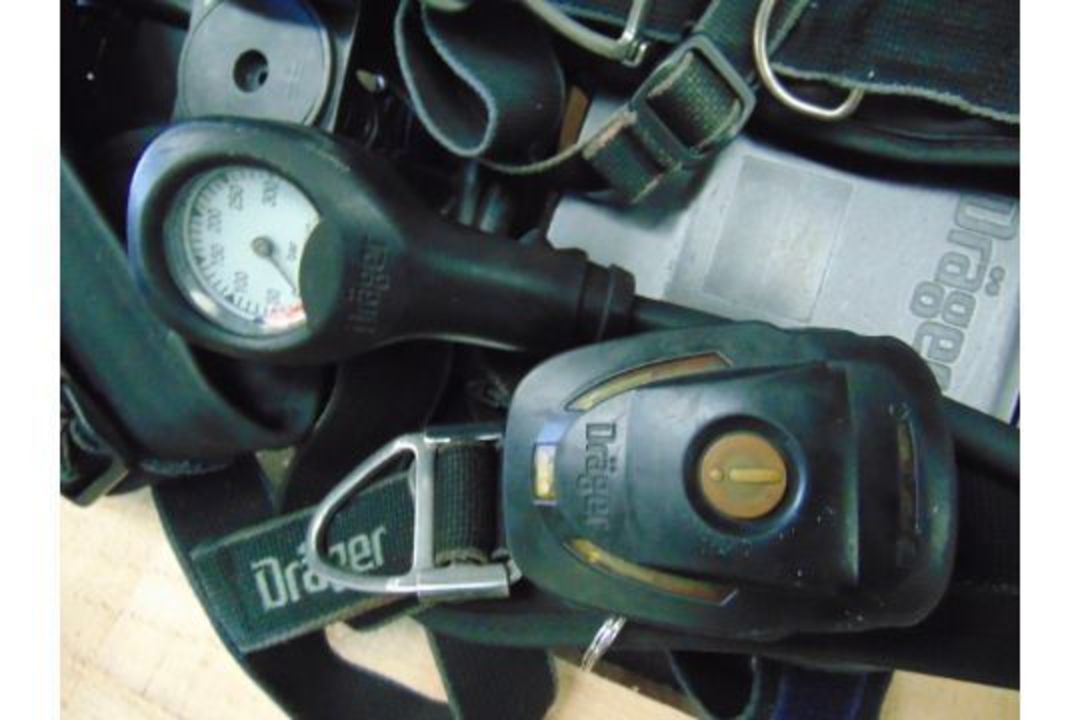 Drager PSS 7000 Self Contained Breathing Apparatus w/ 2 x Drager 300 Bar Air Cylinders - Image 13 of 21