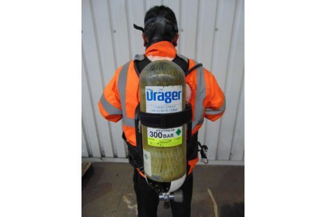 Drager PSS 7000 Self Contained Breathing Apparatus w/ 2 x Drager 300 Bar Air Cylinders - Image 15 of 21