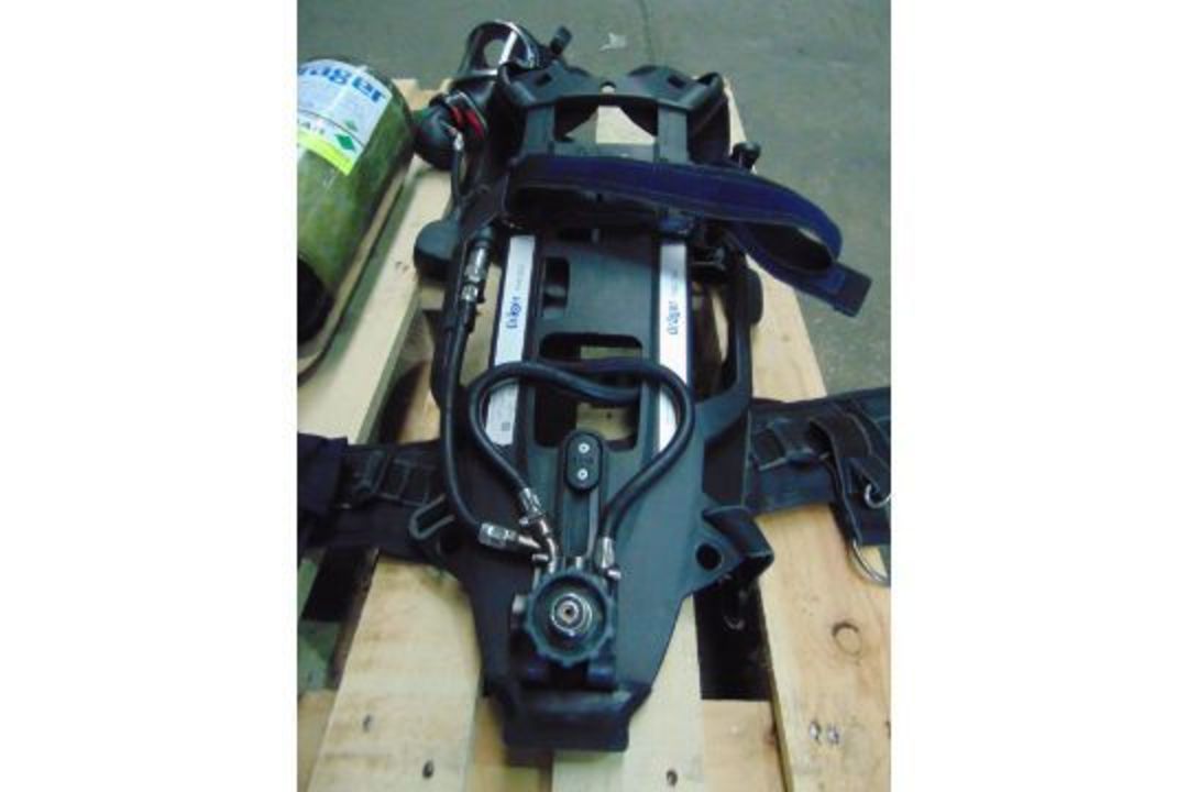 Drager PSS 7000 Self Contained Breathing Apparatus w/ 2 x Drager 300 Bar Air Cylinders - Image 11 of 21
