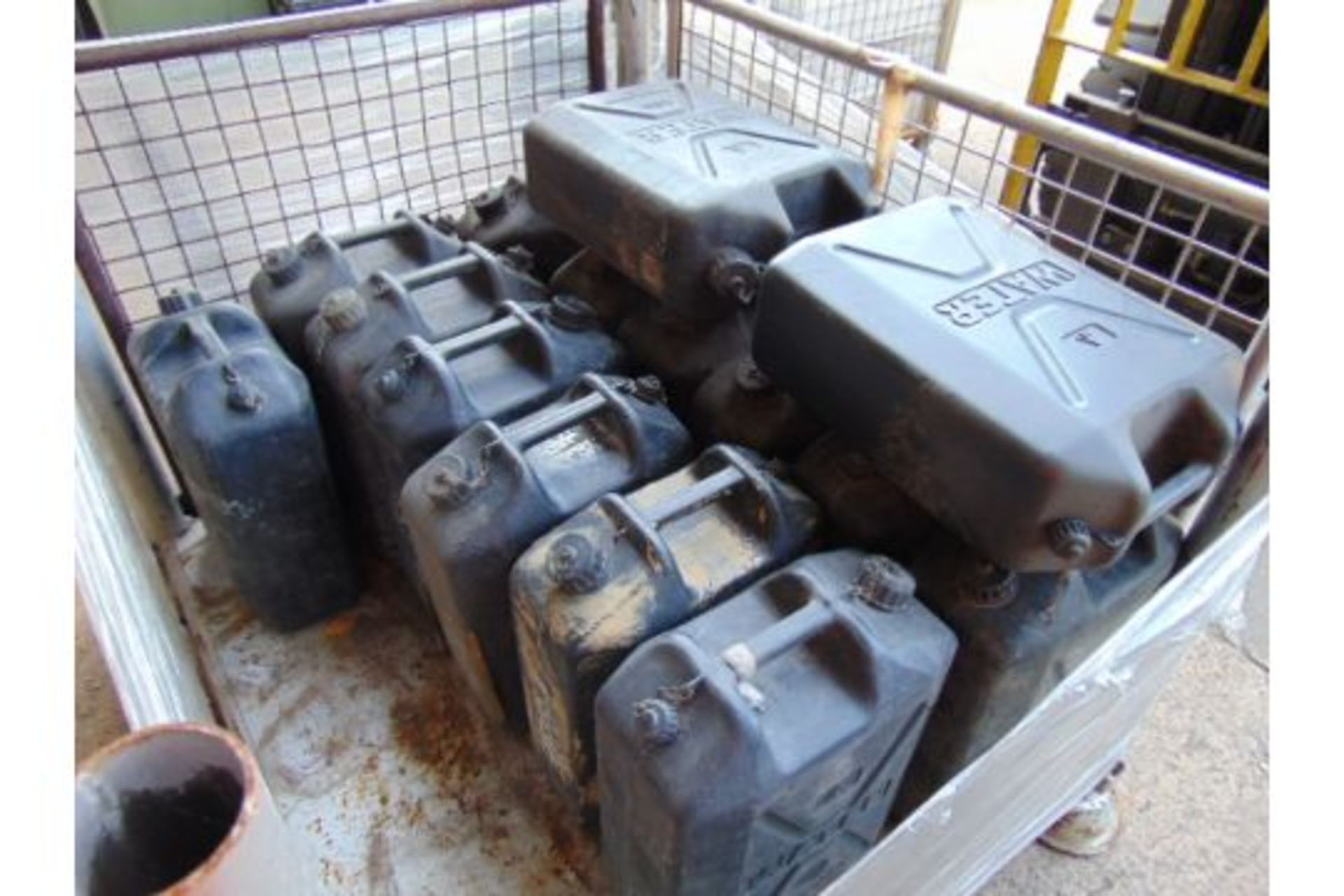 Q 15 x British Army Jerry Cans Water