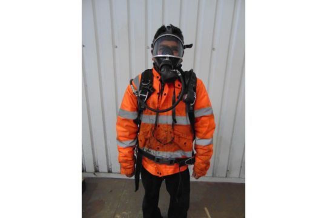 Drager PSS 7000 Self Contained Breathing Apparatus w/ 2 x Drager 300 Bar Air Cylinders - Image 16 of 21