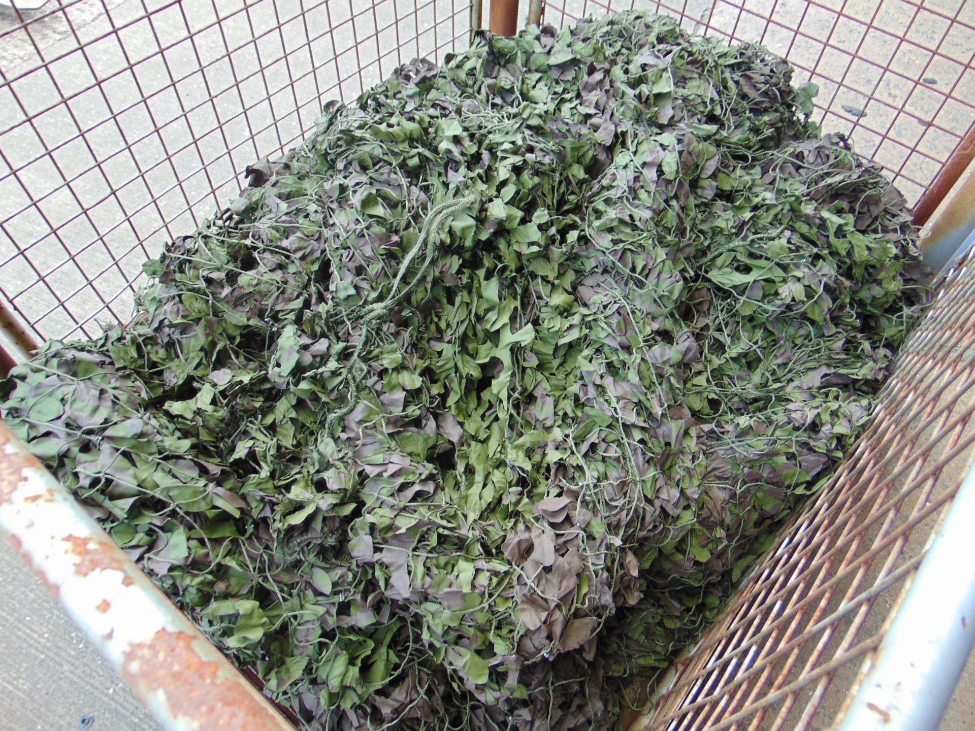 1 x Stillage British Army Grade A Woodland Camo Net - Image 2 of 5
