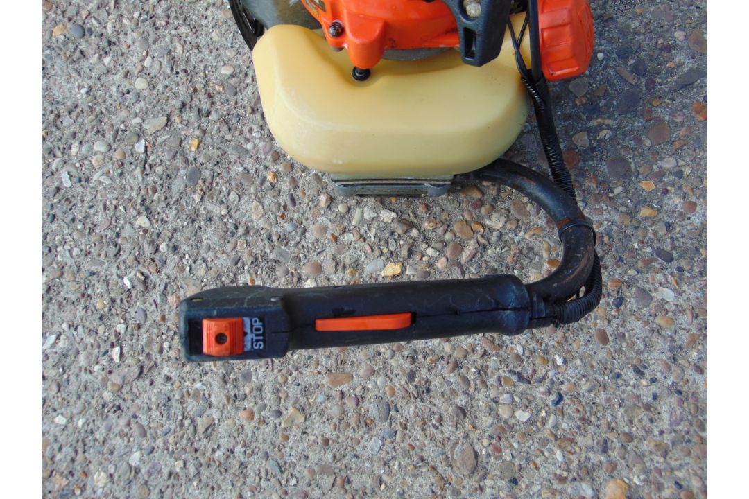 EC HC-2300 Petrol Hedge Cutter 75cm Cutter from Council - Image 7 of 8