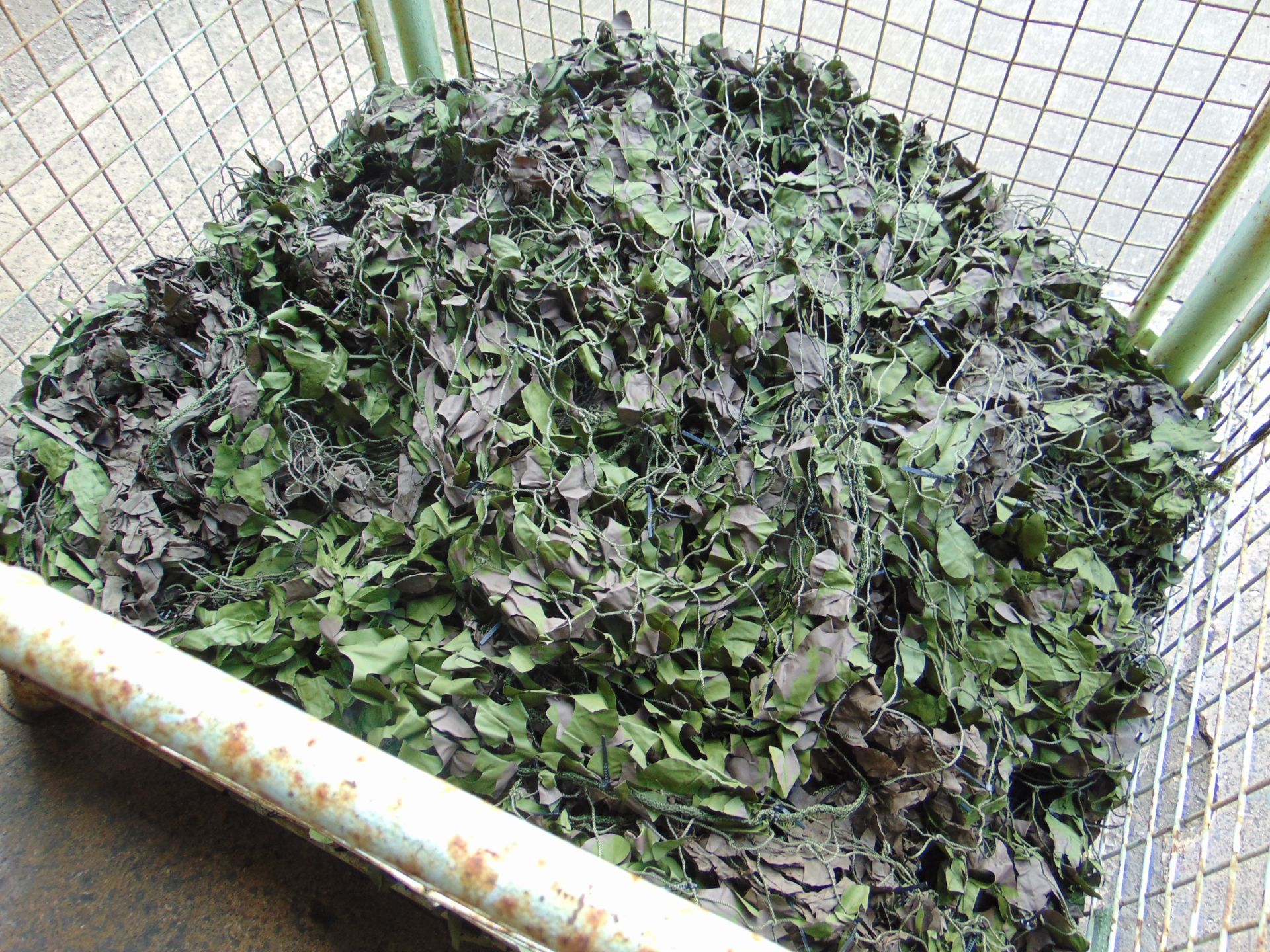 1 x Stillage British Army Grade A Woodland Camo Net - Image 3 of 5