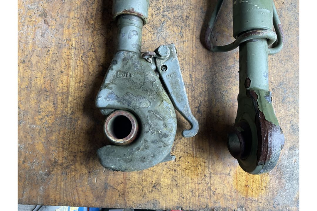 2 x Tractor universal Top links from MOD. - Image 2 of 4