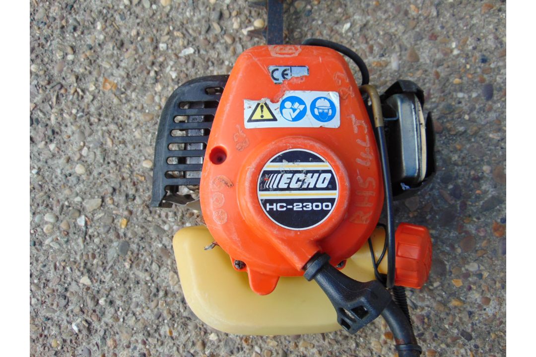 EC HC-2300 Petrol Hedge Cutter 75cm Cutter from Council - Image 6 of 8