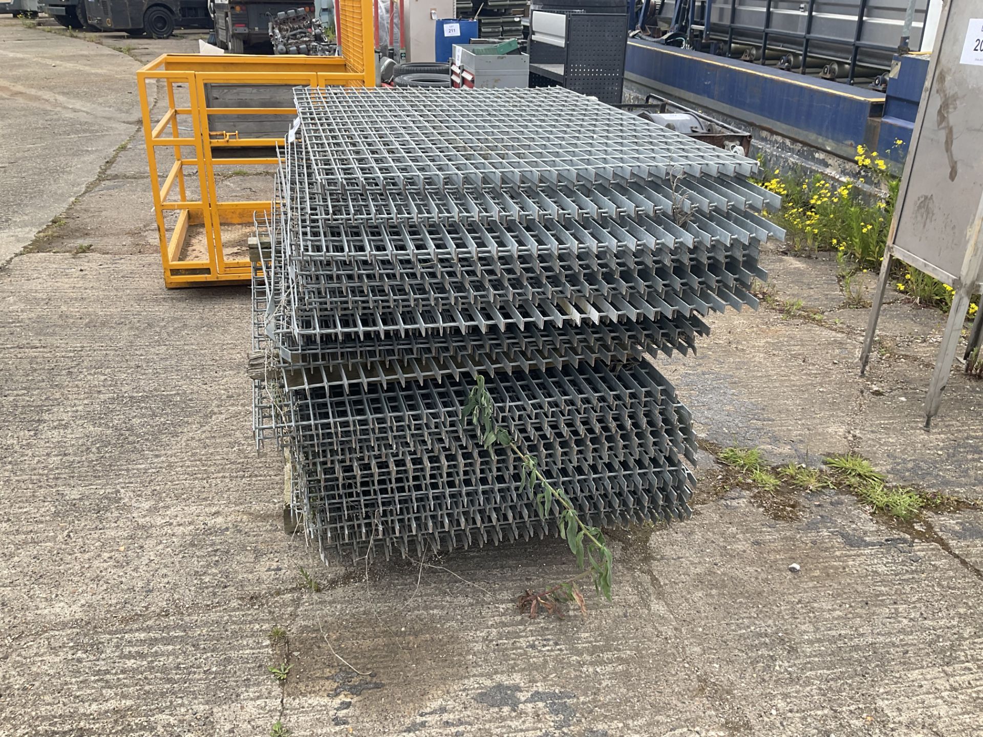 .40 x GALVANISED FLOOR GRIDS. - Image 2 of 2