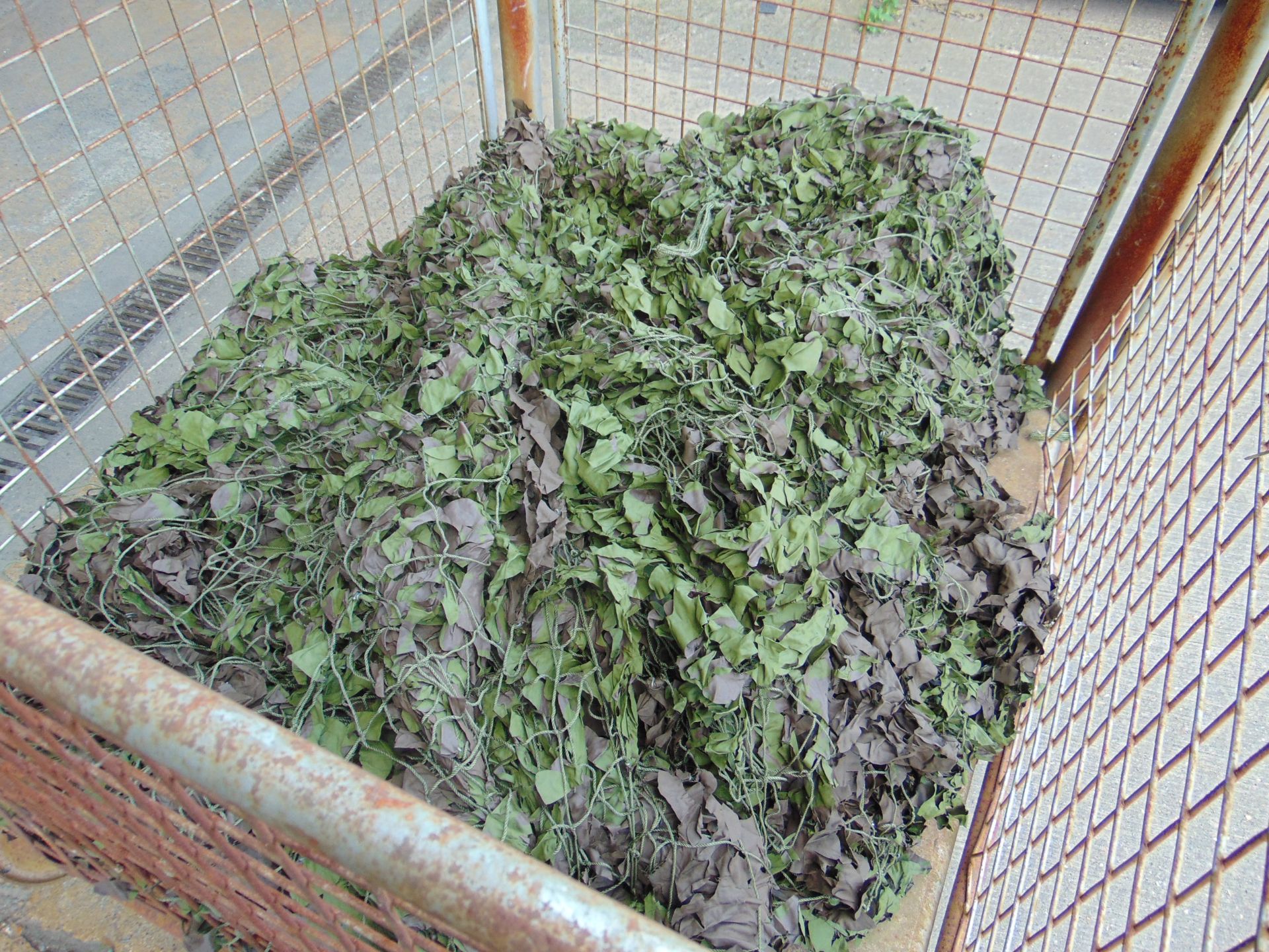 1 x Stillage British Army Grade A Woodland Camo Net - Image 5 of 5