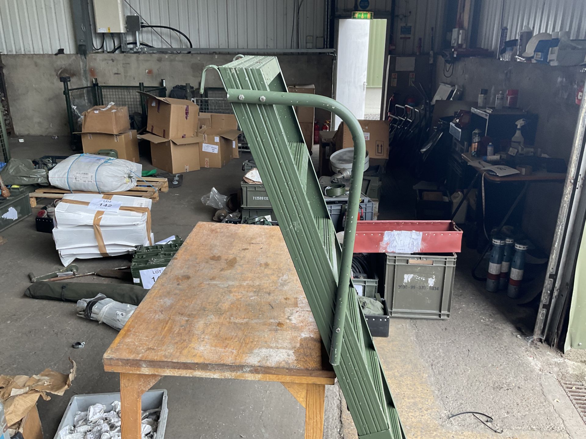 Universal Adjustable vehicle Access Ladder with Step. - Image 3 of 4