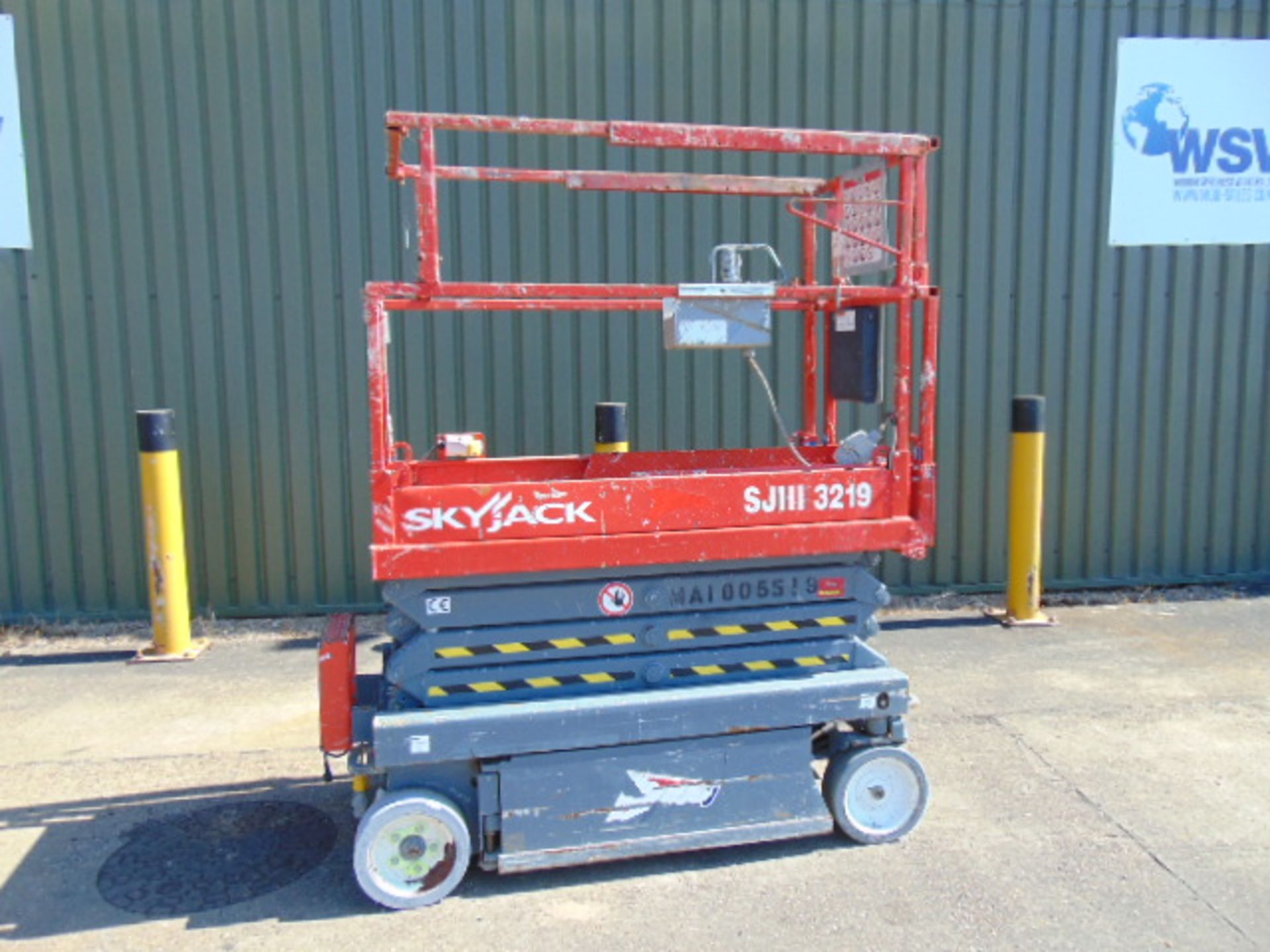 2014 SkyJack SJ111 3219 Hydraulic Self Propelled Access Platform !!! 169 Hours Only - Image 3 of 24
