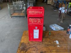 FULL SIZE GR RED POST BOX WITH KEYS