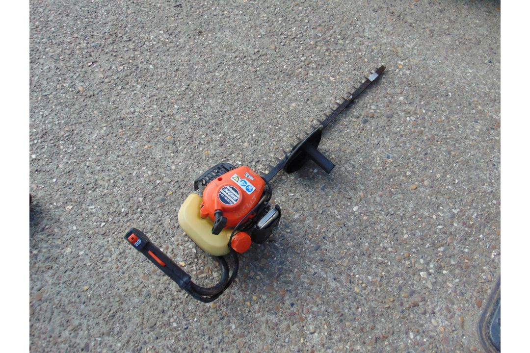 EC HC-2300 Petrol Hedge Cutter 75cm Cutter from Council - Image 8 of 8