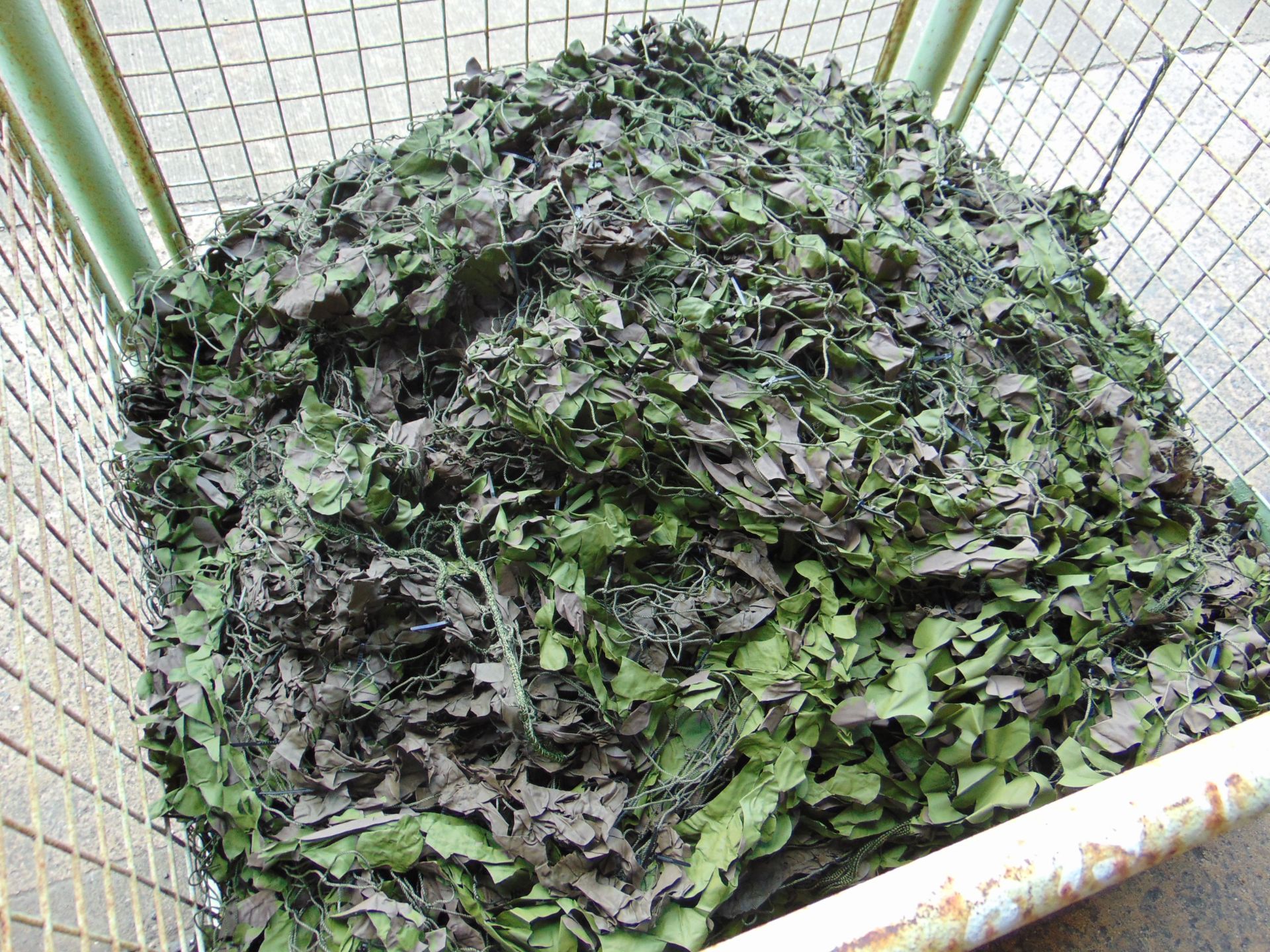 1 x Stillage British Army Grade A Woodland Camo Net - Image 2 of 5