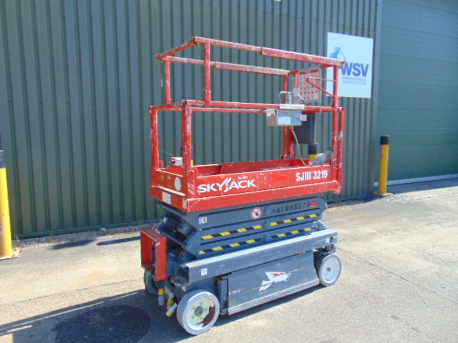 2014 SkyJack SJ111 3219 Hydraulic Self Propelled Access Platform !!! 169 Hours Only - Image 2 of 24