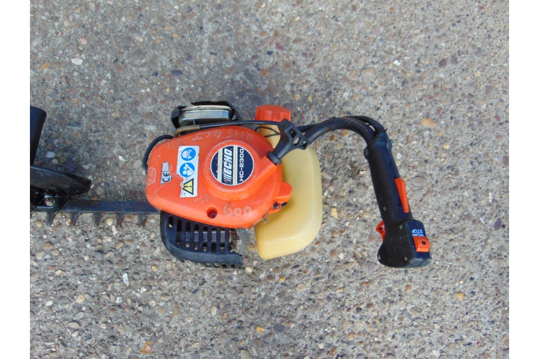 EC HC-2300 Petrol Hedge Cutter 75cm Cutter from Council - Image 4 of 8